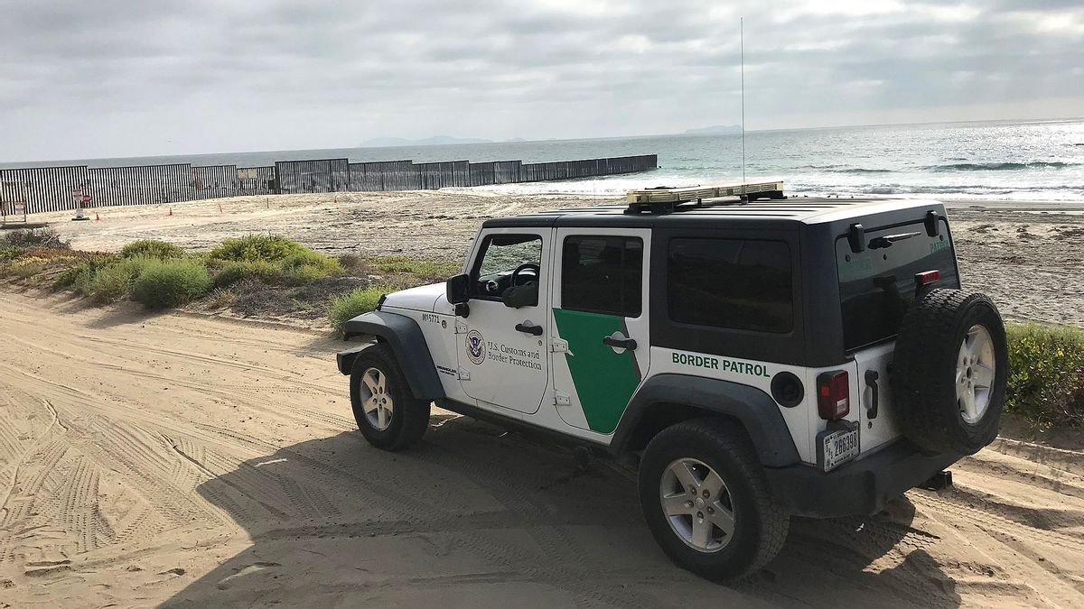 Border Patrol Vehicle near U.S. Mexico Border. (AH829/Wikimedia Commons)